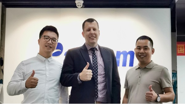 美国驻广州领事馆的领事莅临鹏通深圳分公司参观交流！